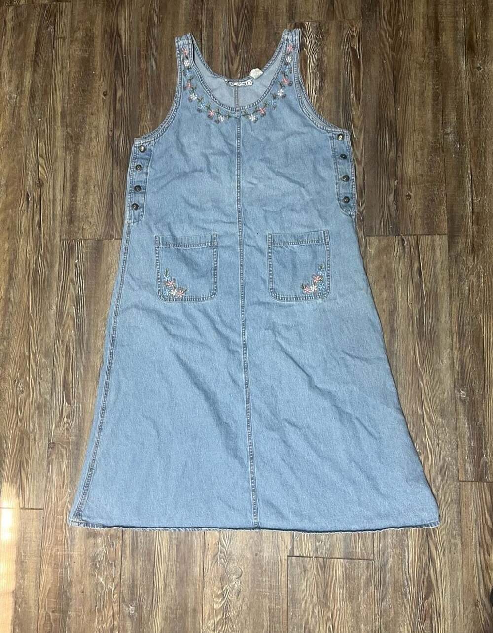 Jane Ashley Denim Jumper Dress Size M Floral Embroidered 100% Cotton